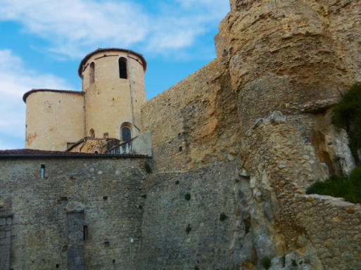 la-templiere-saint-lizier-palais-eveques-mur-romain